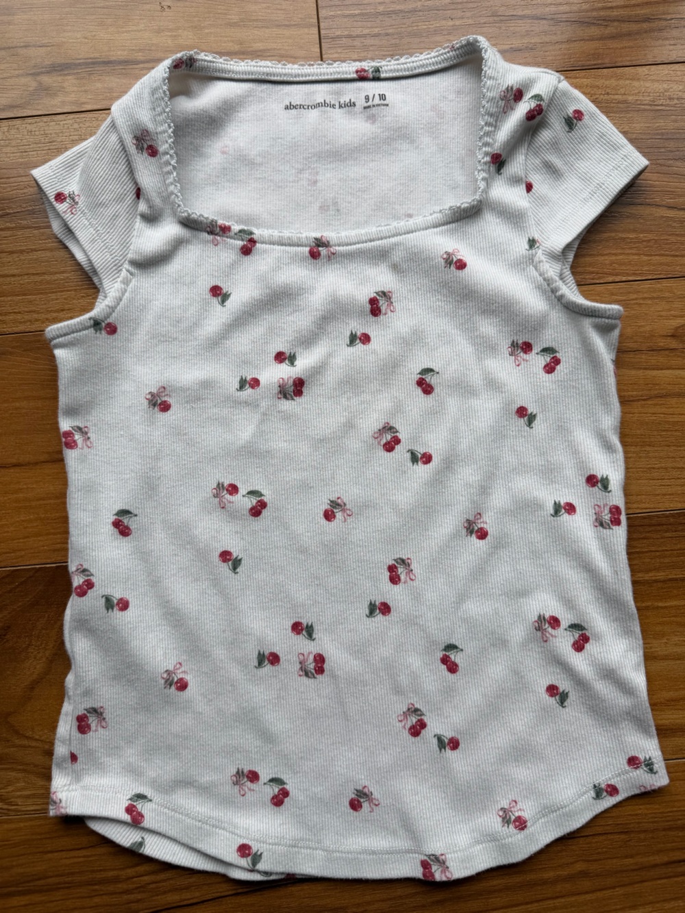 Abercrombie Kids White 9/10 Cherry Bow Print Square Neck Tee - Girls